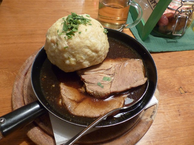 Schweinebraten mit Knödeln - Gaststätte Pamer · Kneipe - Wirtshaus ...