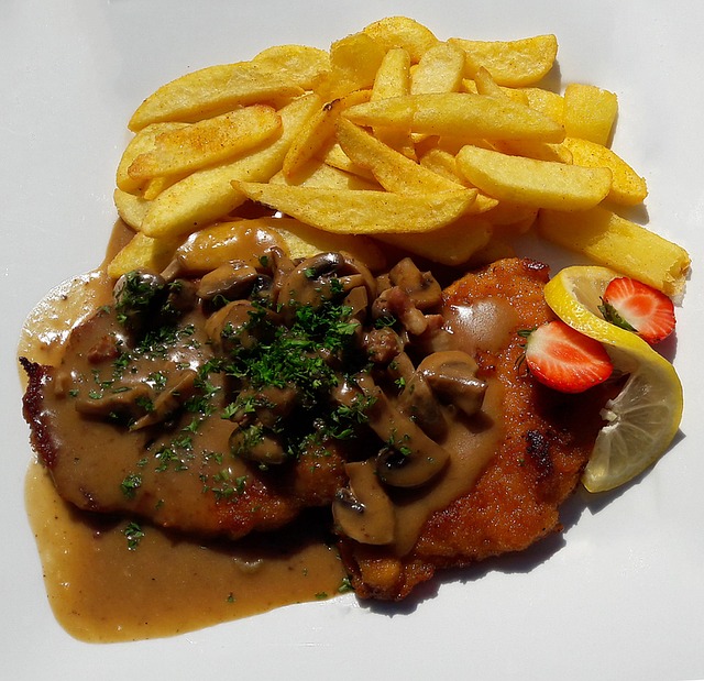 Jägerschnitzel mit Pommes - Gaststätte Pamer · Kneipe - Wirtshaus ...